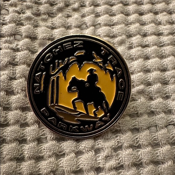Accessories - Natchez Trace Parkway Pin
